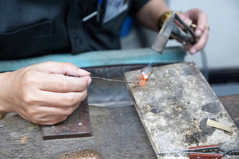 work tool, china, solder, asia, hand, melting, man, adult, skill, thailand, business, expensive, diamond, work, force, fire, workshop, 5K, trade union