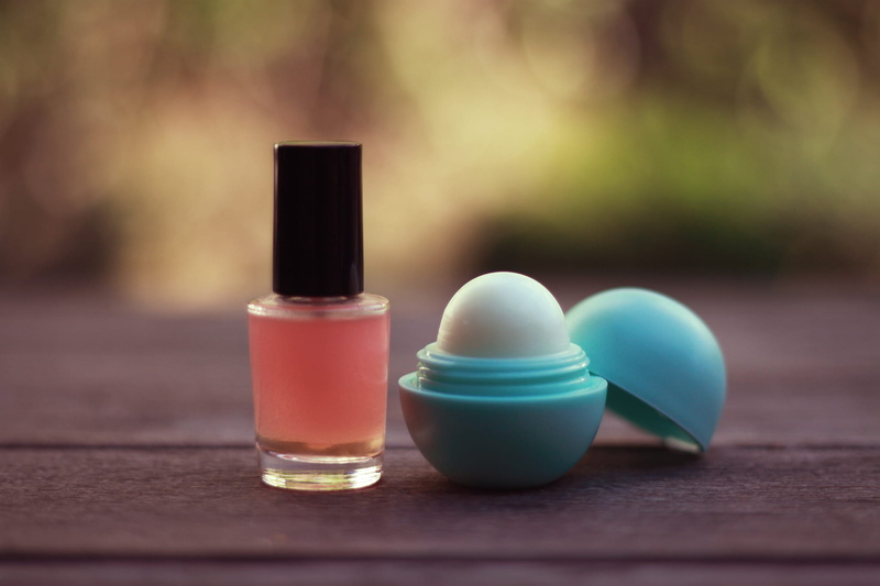 moisturizer, freshness, pink Color, 1080P, body care and beauty, bottle, group of objects, surface, close-up, lip, focus, nail, indoors, variation, beauty Product
