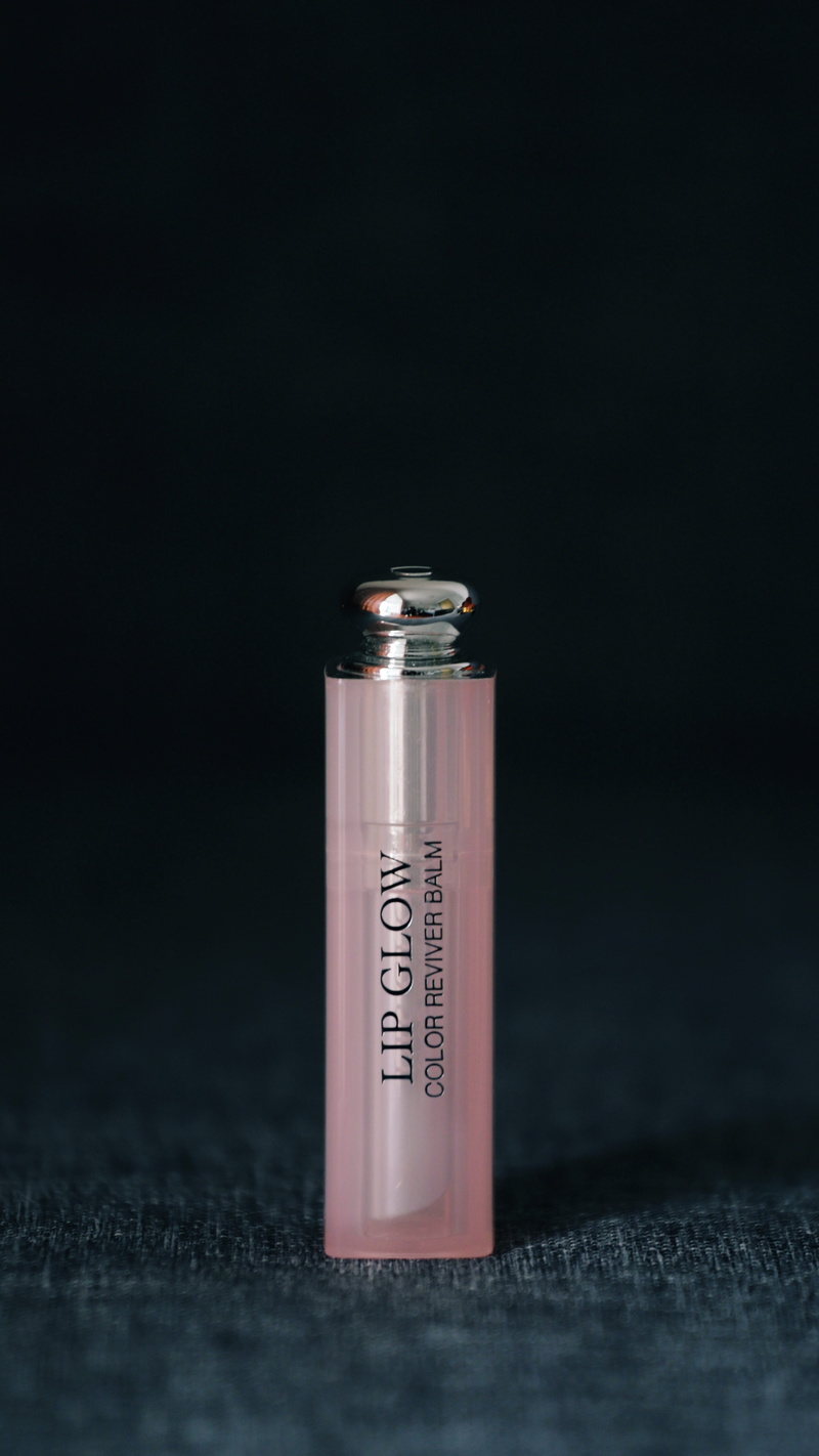 no people, reviver, studio shot, lip balm, red, wealth, 5K, colored background, communication, social issues, close-up, finance, dark, lip, single object