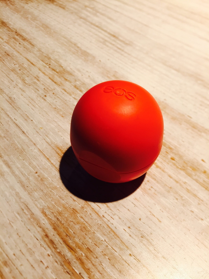 high angle view, ball, tomato, close-up, red, healthy eating, no people, table, eos, wellbeing, single object, lip balm, wood - material, food and drink