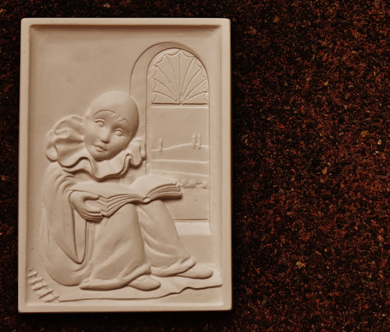 female likeness, no people, craft, harlequin, day, gypsum, carving - craft product, hand labor, close-up, statue, unpainted, male likeness, blank, creativity