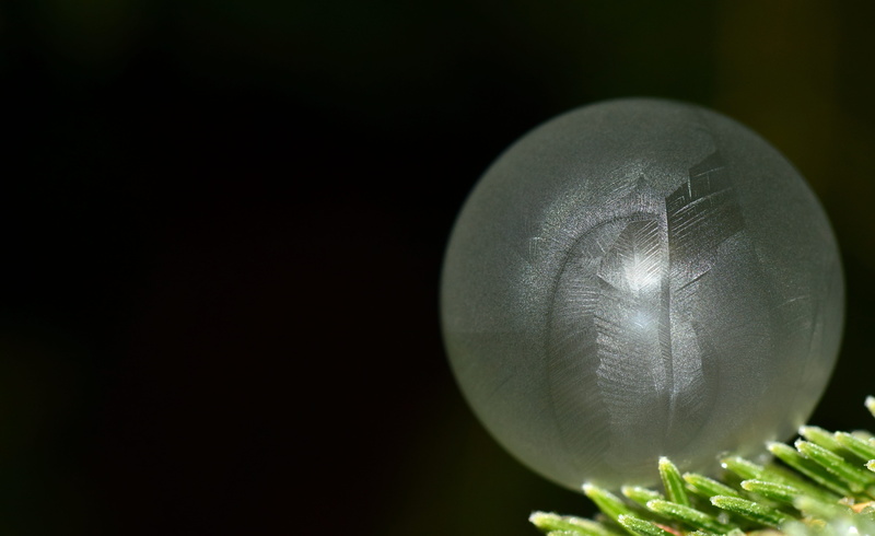 winter, close-up, 5K, frosted soap bubble, bubble, copy space, bauble, frosted, about, extreme close-up, selective focus, beautiful, christmas, geometric shape
