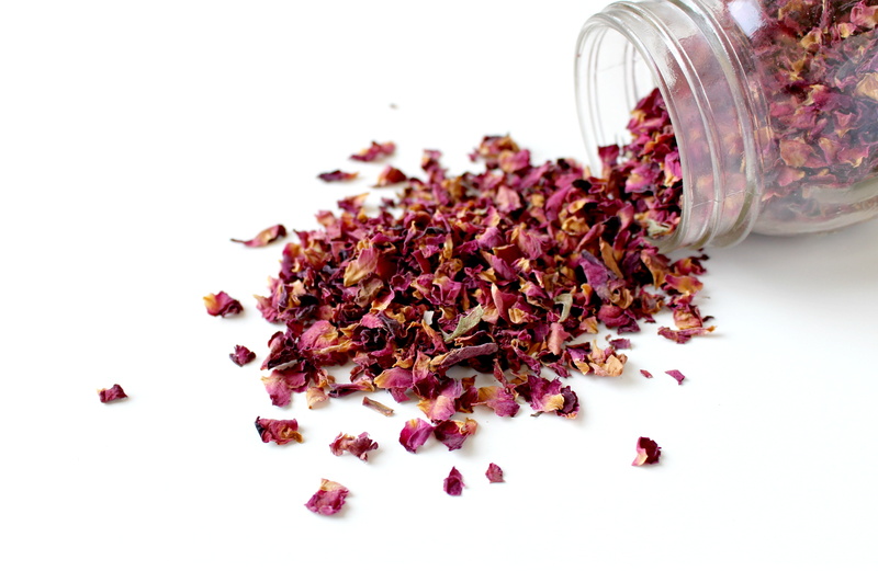 freshness, pasture, summer plant, no people, petals, spice, of course, scented, natural cosmetics, glass container, clear, aromatherapy, ingredient, flower