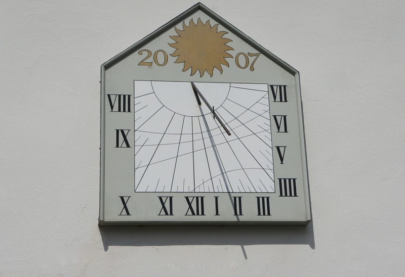 sun dial, text, 1080P, information, representation, holiday, built structure, communication, low angle view, no people, aldeburgh, capital letter, day