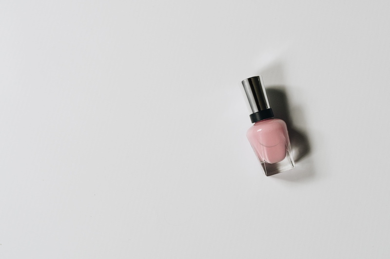 gel, close-up, indoors, still life, shine, clear, beauty product, 5K, cut out, light, copy space, nails, minimal, chrome, cosmetics, fashion, tuxedo, single object