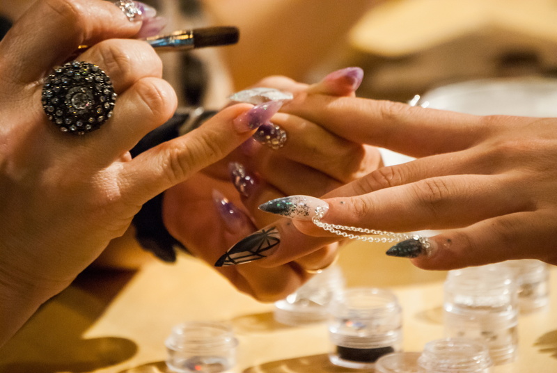 expocosmética, two people, human body part, finger, fingernail, ring, females, 4K, container, nail, person, model, man, close-up, women, beauty, jewelry