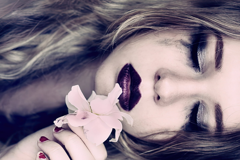 women, emotions, smudged makeup, 1080P, painted fingernails, lipstick, face, flowers, emotional, crying, emotion, blonde