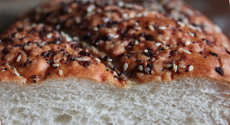 food, garlic, background, no people, selective focus, gluten, brown, sesame seed, 4K, ready-to-eat, health, texture, encrusted, carbohydrate, plate, freshness