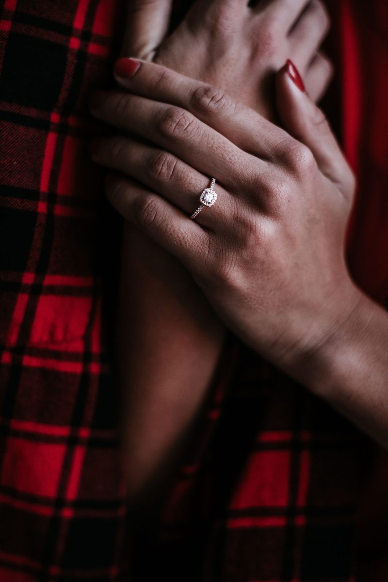 silver, finger, ring, lifestyles, wearing, hands, human hand, women, 8K, real people, social issues, gemstone, nail polish, focus on foreground, adult