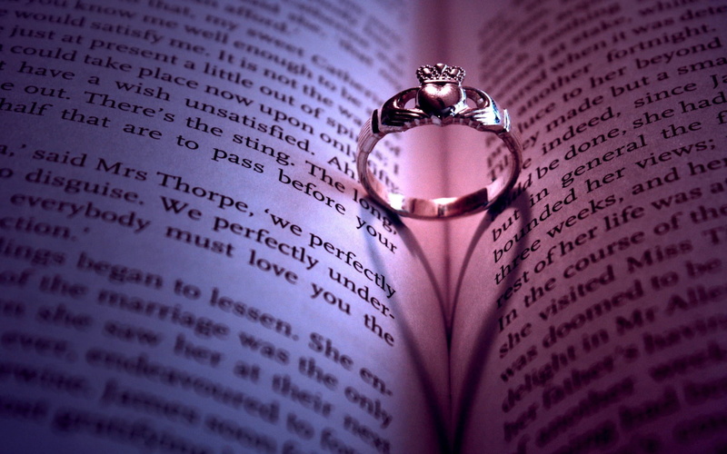 close-up, selective focus, silver, event, books, colored, jewelry, engagement ring, celebration, emotion, love, 1080P, ring, communication, the inscription