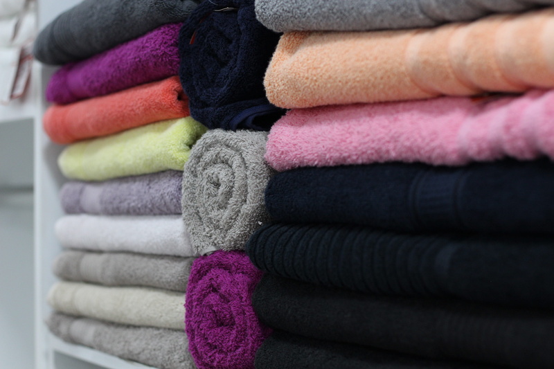 dry, wool, indoors, colorful, 5K, hygiene, stack, purple, store, group of objects, clothing, shower, multi colored, choice, no people, Travel, linens