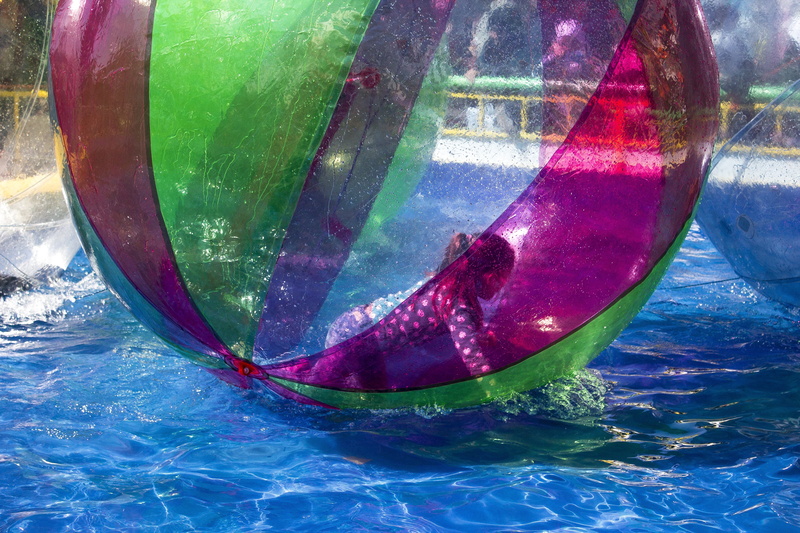 enjoyment, transparent, multi colored, sea, play, no people, colors, pool, color, waterfront, coloured, dyed, sunlight, ball, spetter, nature, 4K, purple