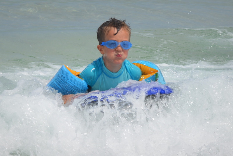 day, men, Surf, nature, boys, one person, 1080P, fun, males, motion, outdoors, safety, eyewear, innocence, Waves, sea, rubber rings, Child, leisure activity
