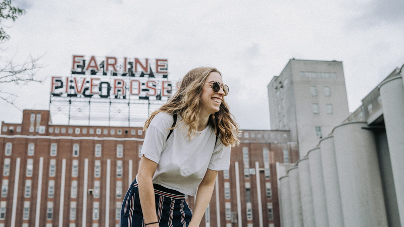 people, 5K, young Women, woman, building Exterior, building, copy Space, smile, fashion photography, person, sunny, fashion, farine five rose, blonde