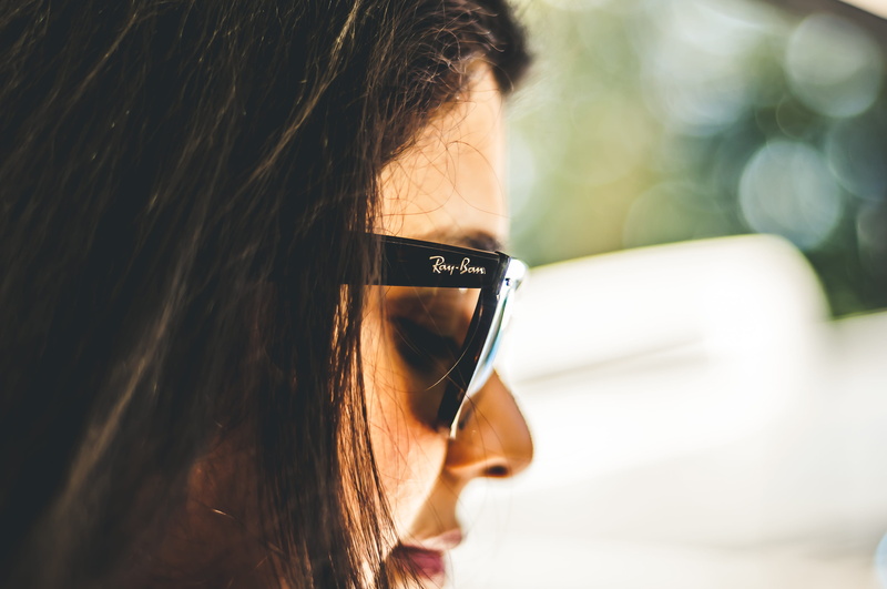 rayban, looking, body part, woman wearing sunglass, headshot, woman, leisure activities, real people, 4K, lifestyles, close-up, glasses frame, human body part