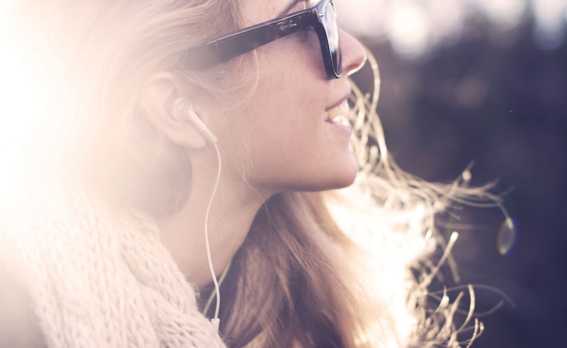 s, young women, fashion, contemplation, women, profile view, blond hair, adult, portrait, 2K, black, Good, beauty, ray, Feeling, hair, sunlight, wayfarer