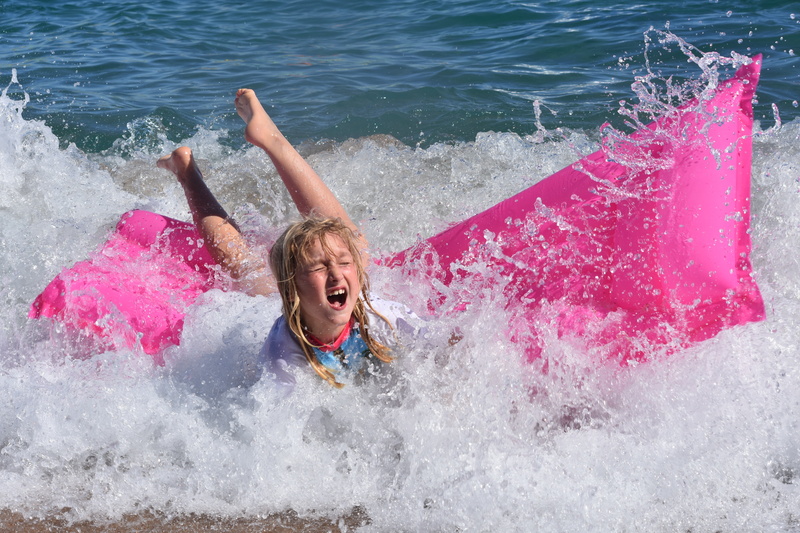 outdoors, fun, mouth open, girls, nature, human arm, females, splashing, sea, women, holiday, lifestyles, enjoyment, day, real people, leisure activity