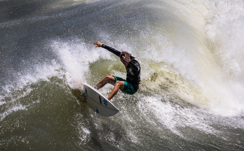 extreme sports, one person, leisure activity, adventure, aquatic sport, day, sportswear, lifestyles, surfing, communication, motion, sea, water, men, splashing