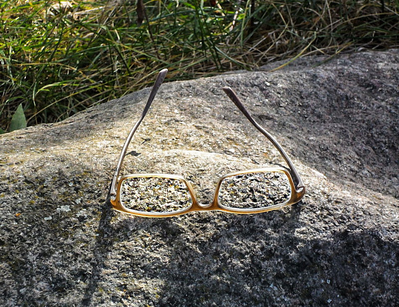 high angle view, Optics, grass, two objects, eyeglasses, dioptrin, rock, larger view, Glasses, 4K, solid, Overview, by looking, no people, clearer view