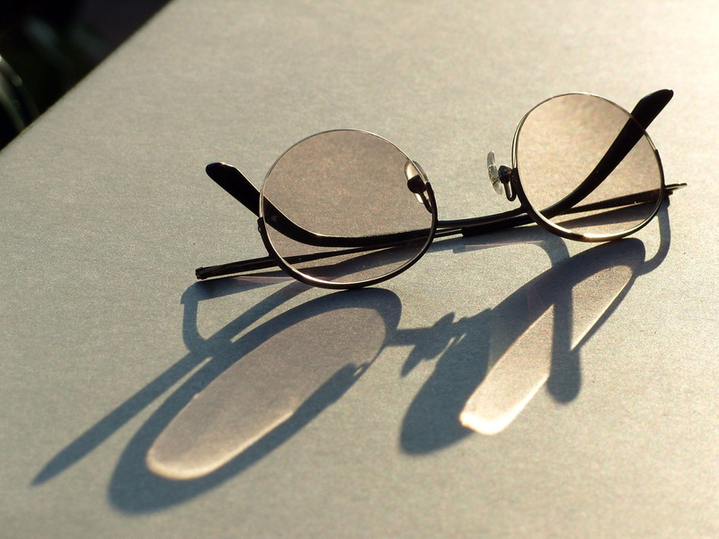 day, sunglasses, personal accessory, single object, 2K, eyesight, indoors, reflection, still life, nature, eyewear, shadow, see sharp, dioptrin, glasses