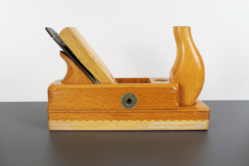no people, old, wood planer, retro styled, old-fashioned, antique, equipment, the past, 4K, wood cutting, room, music, radio, schreiner, day, wood, indoors