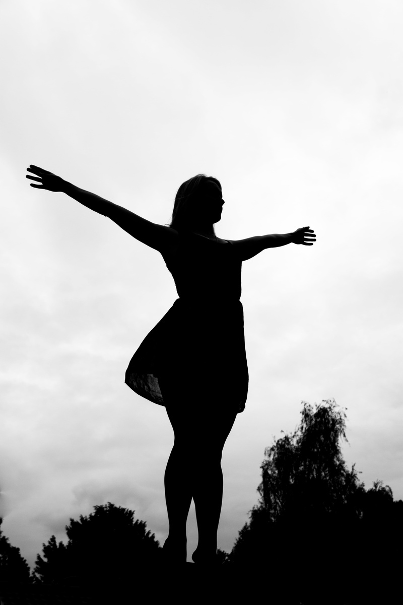 agitated, inspiration, leisure activity, breathing, girl, arms outstretched, care, inhalation, real people, people, human arm, 5K, standing, open, air