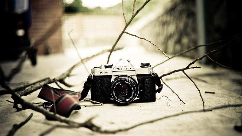 ground, 1080P, focus on foreground, selective focus, old, photography, photographic equipment, black, retro styled, close-up, camera - photographic equipment