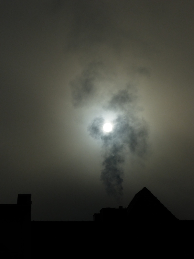 cloud - sky, dark, spooky, outdoors, Sun, night, building exterior, 4K, low angle view, nature, built structure, beauty in nature, Slurry, full moon, heat