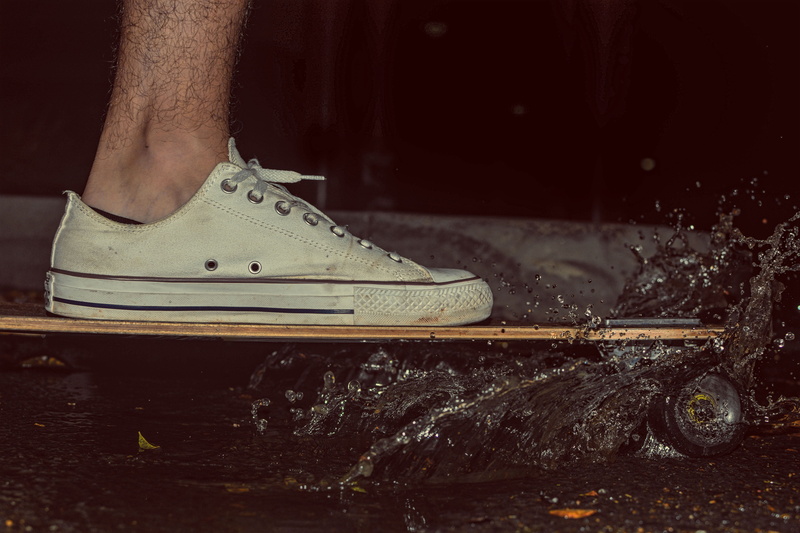 australia, human foot, converse, human limb, men, shoe, motion, indoors, water, body part, back, sport, adult, standing, toowoomba, 5K, adventure, white