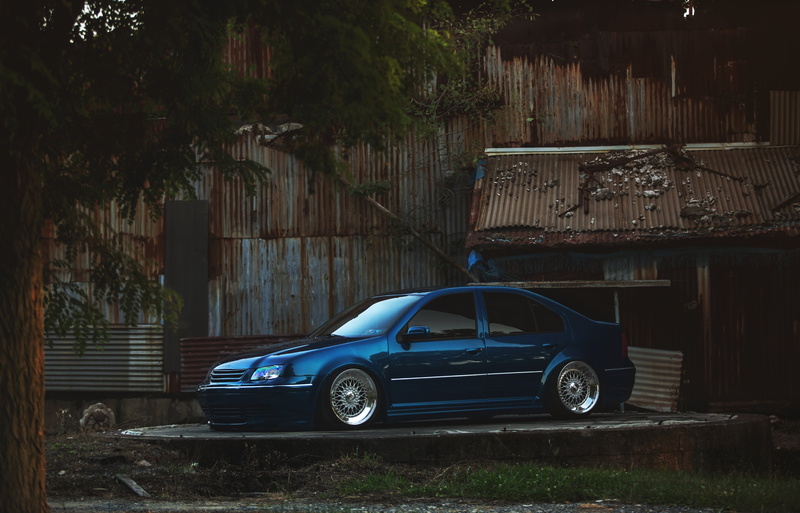 classic, mode of transportation, building, day, mode of Transport, tree, outdoors, Jetta, motor vehicle, 5K, architecture, transportation, urban Scene