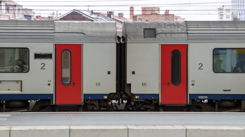 public transportation, travel, platform, train - vehicle, transportation, built structure, door, mode of transportation, railway station, architecture
