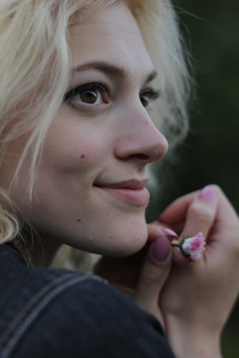 person, photo, casual clothing, teenager, woman, greens, flowering plant, hairstyle, photoshoot, lifestyles, contemplation, elegance, holding, headshot