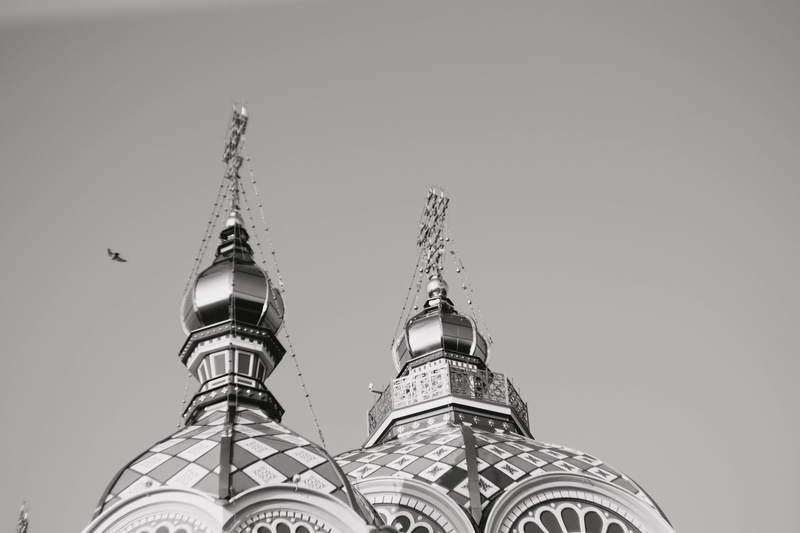 blackandwhite, town, city, spire, tourism, belief, steeple, christian, sky, no people, 5K, copy space, nature, outdoors, urban, dome, slav, tall - high
