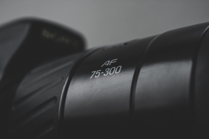 cylinder, preparation, computer, 300mm, hardware, two objects, technology, no people, indoors, text, western script, selective focus, focus on foreground