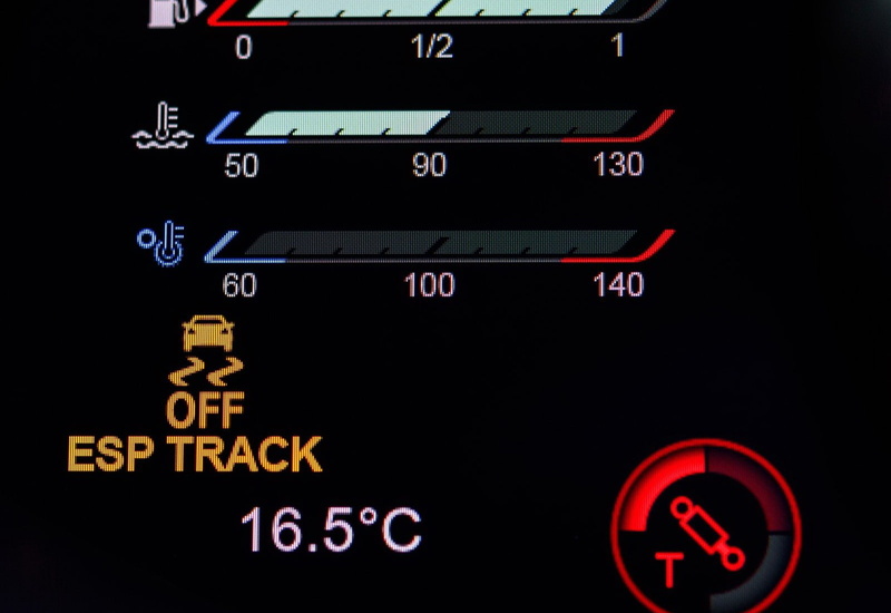 digital display, finance, graphical user interface, pulse trace, electrical equipment, motor vehicle, sign, control panel, 720P, communication, text, gauge