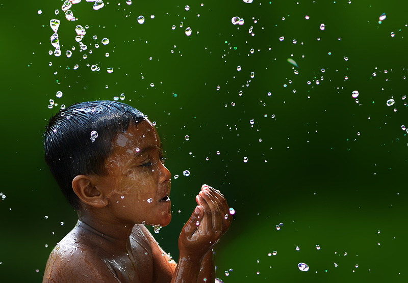 mouth open, lifestyles, indoor, home, lavatory, childhood, child, shirtless, washroom, innocence, lifestyle, boy, leisure activity, hygiene, water, portrait