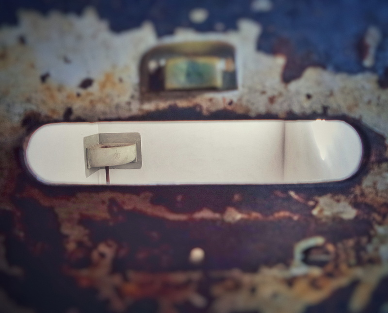 japon, old, room, day, emprisoned, indoors, opening, cellule, japan, selective focus, electricity, ruined, locked, enfermement, technology, peeping, peep