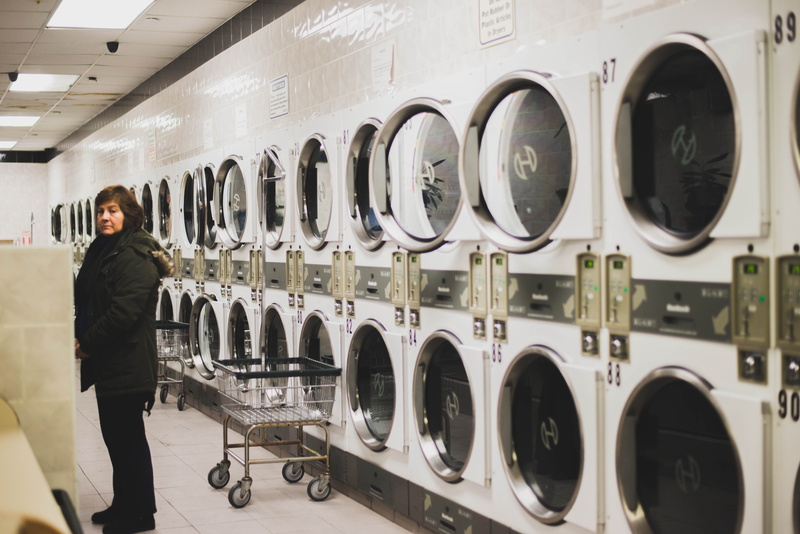 household equipment, jacket, black, machinery, technology, washers, in a row, 5K, self service, men, service, lifestyles, appliance, standing, one person