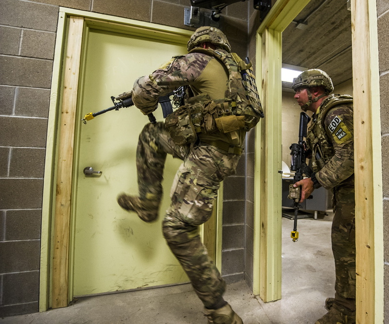 clothing, practicing, architecture, special, boot camp, weapon, holding, army soldier, gun, 2K, armed, warrior, full length, machine gun, conflict, rifles