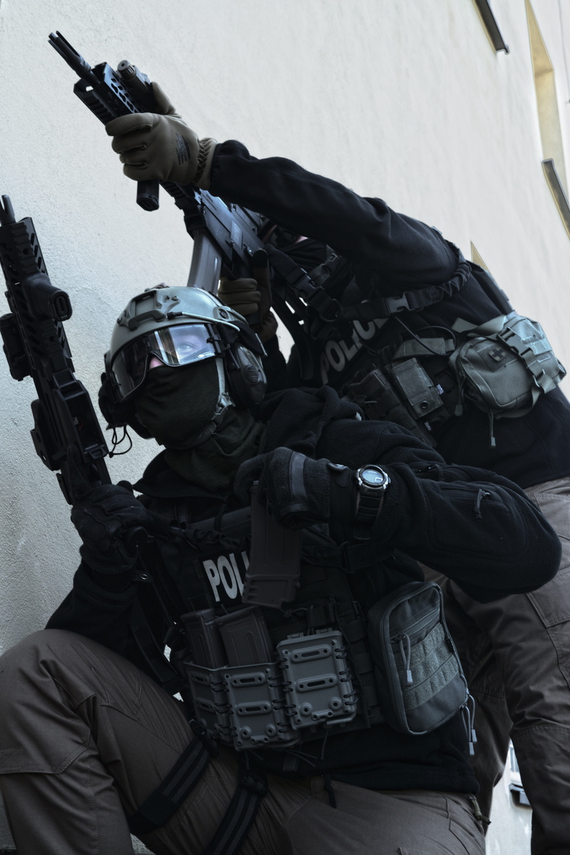 the army, holding, airsoft, day, equipment, gun, real people, weapon, activity, military, asg, airsoftguns, clothing, rifle, replica, safety, militaria