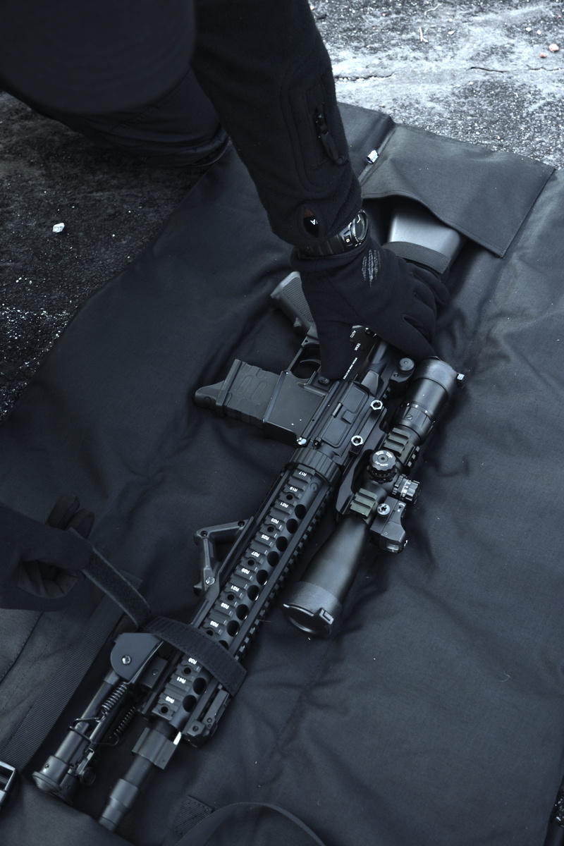 clothing, one person, replica airsoft, asg, tactical, the army, human body part, militaria, government, handgun, midsection, day, human hand, communication