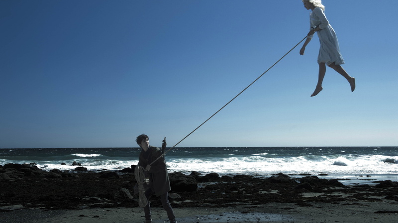 man, Asa Butterfield, Ella Purnell, Miss Peregrines Home for Peculiar Children, 4K, woman, body, near, best movies of 2016, rope, holding, water, white