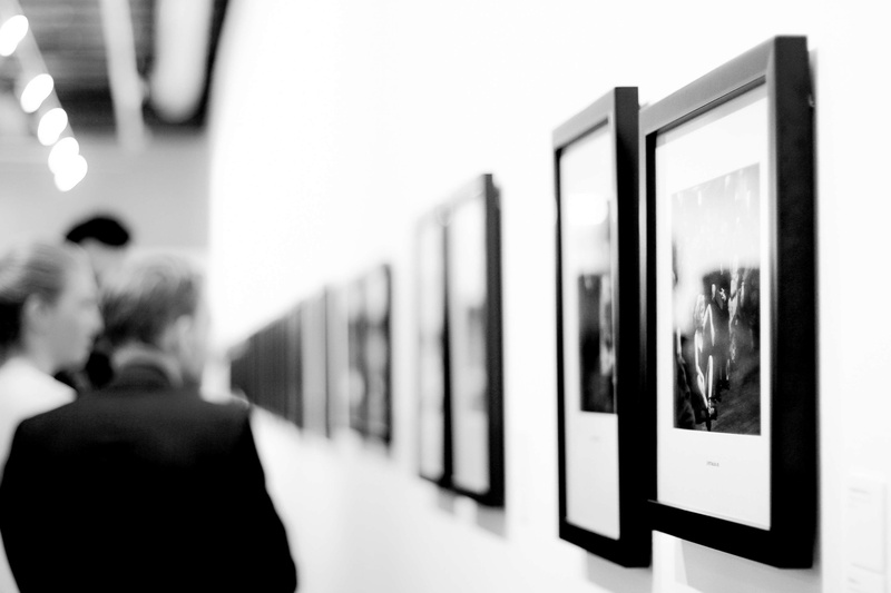 pictures, incidental people, black and white, real people, lifestyles, in a row, technology, rear view, waiting, exposition, hair, architecture, inspiration