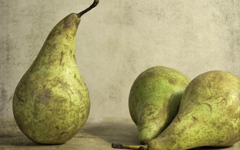 indoors, unripe, food and drink, green color, fruit, 1080P, still life, three objects, pear, peers, table, wall - building feature, ripe, food, close-up