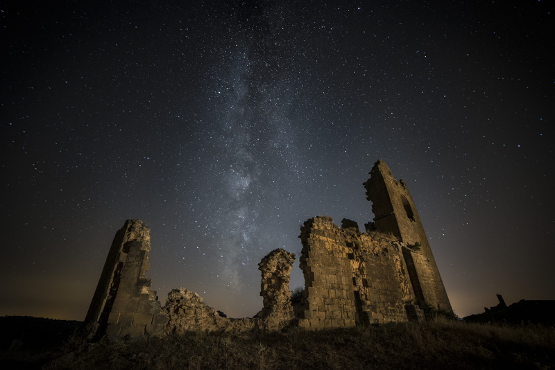 milky way, architecture, navarre, building exterior, nature, star, old ruin, outdoors, 5K, space, moon, building, baigorri, no people, low angle view