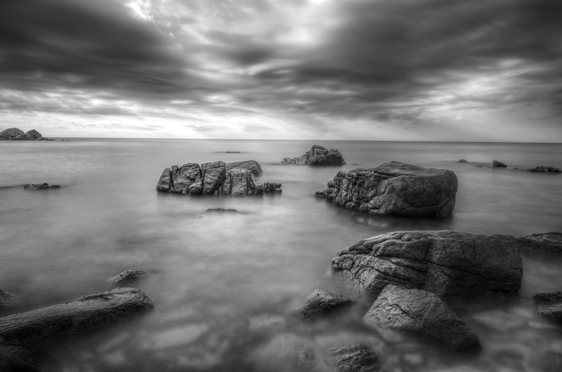 sea, gray, sunset, photo, beach, seascape, mar, body of water, blanco y negro, water, landscape, black/white, coastline, gray scale, rock - Object, Cala