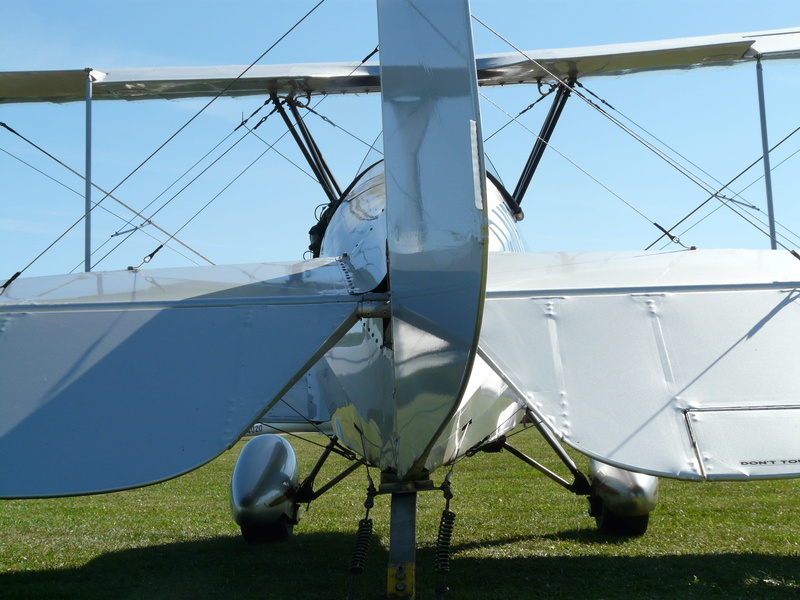plant, field, 2K, rear view, day, silver, Aerobatics, air vehicle, Aircraft, travel, shadow, no people, outdoors, rudder, land, aircraft wing, airplane