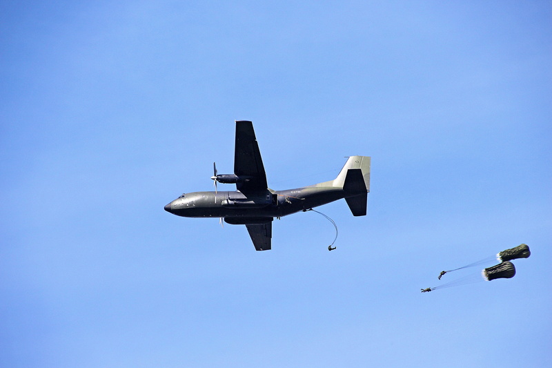 skydiving, sky, no people, propeller, jumping exercise, sunny, blue sky, motion, nature, airport, military machine, day, m17, parachutist, military airplane