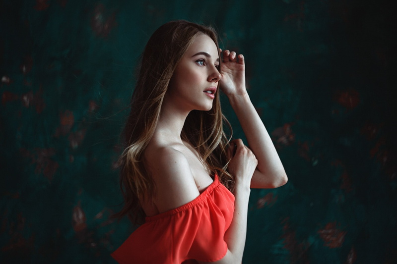 lifestyles, one person, young women, brown hair, side view, women, hands in hair, focus on foreground, contemplation, Marietta Yushkova, looking away, hairstyle