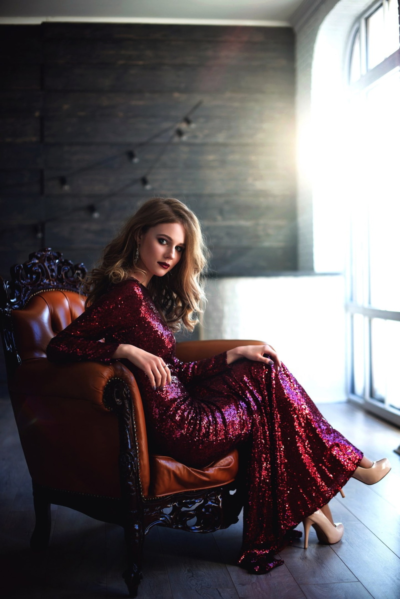 full length, contemplation, sitting, armchair, hair, young adult, women, looking at camera, looking, legs crossed, model, Marietta Yushkova, young women